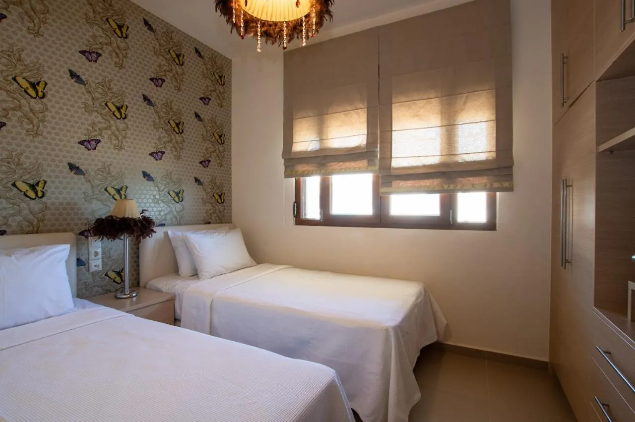 White Crystal Beachfront Apartment Gournes Gouvon
