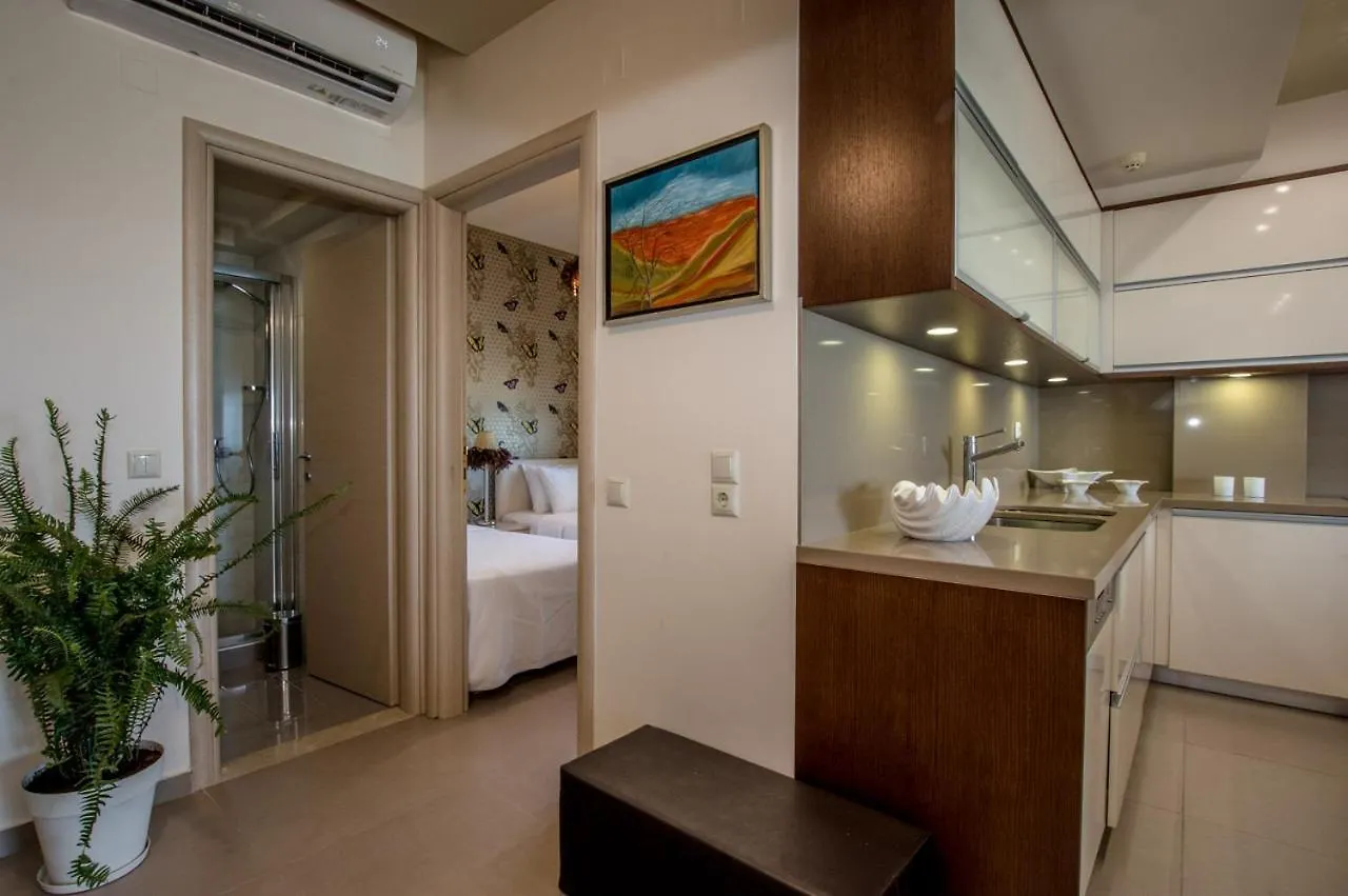 White Crystal Beachfront Apartment Gournes Gouvon