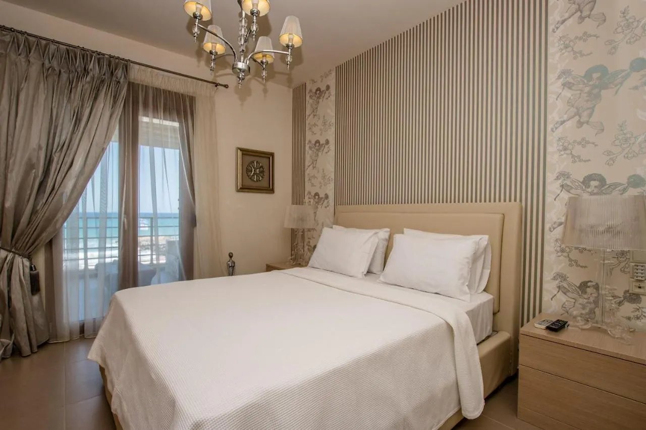 White Crystal Beachfront Apartment Gournes Gouvon